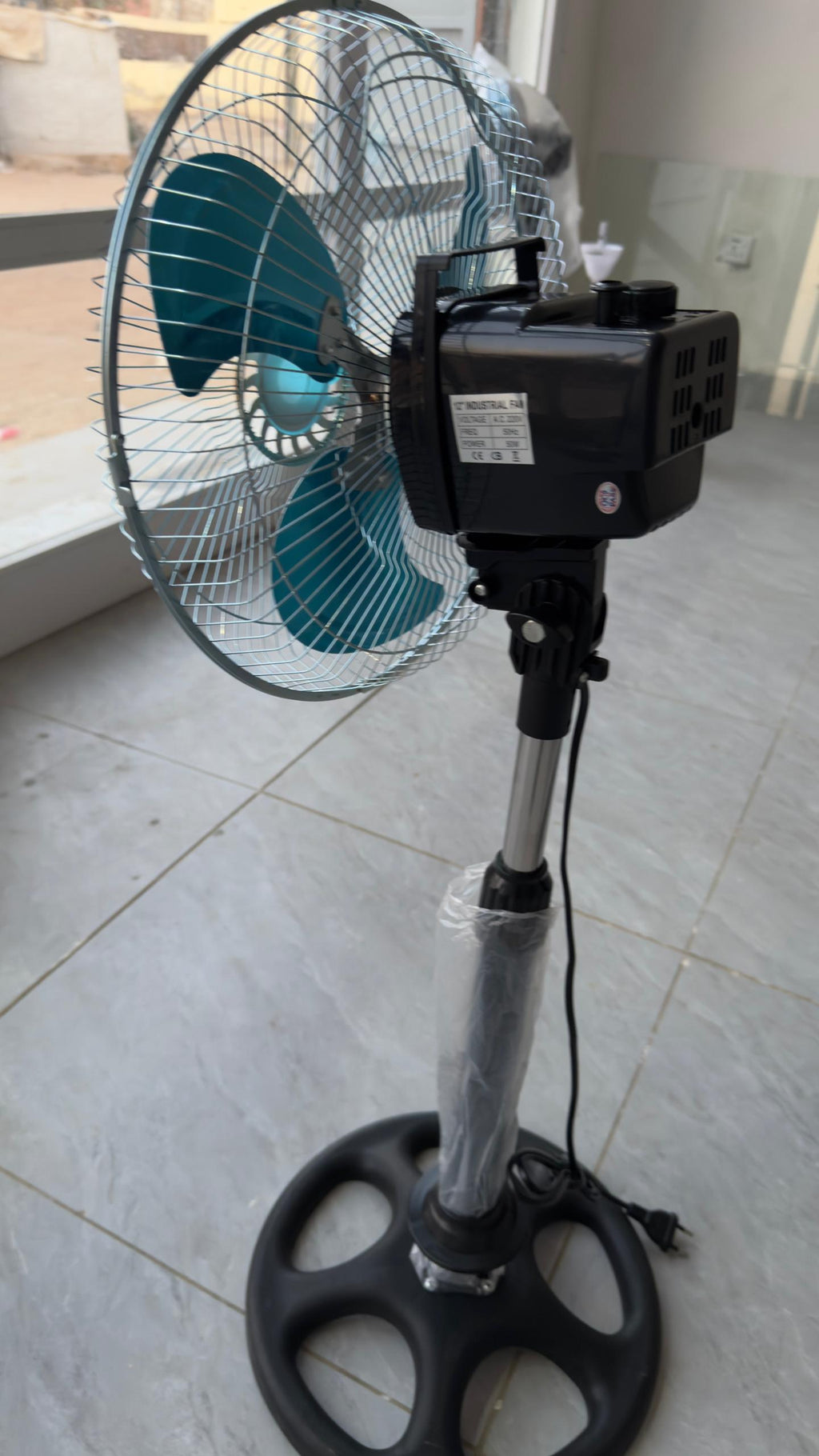 Ventilateur sur pied 16 pouces CHANGLI CROWN – 3 pales