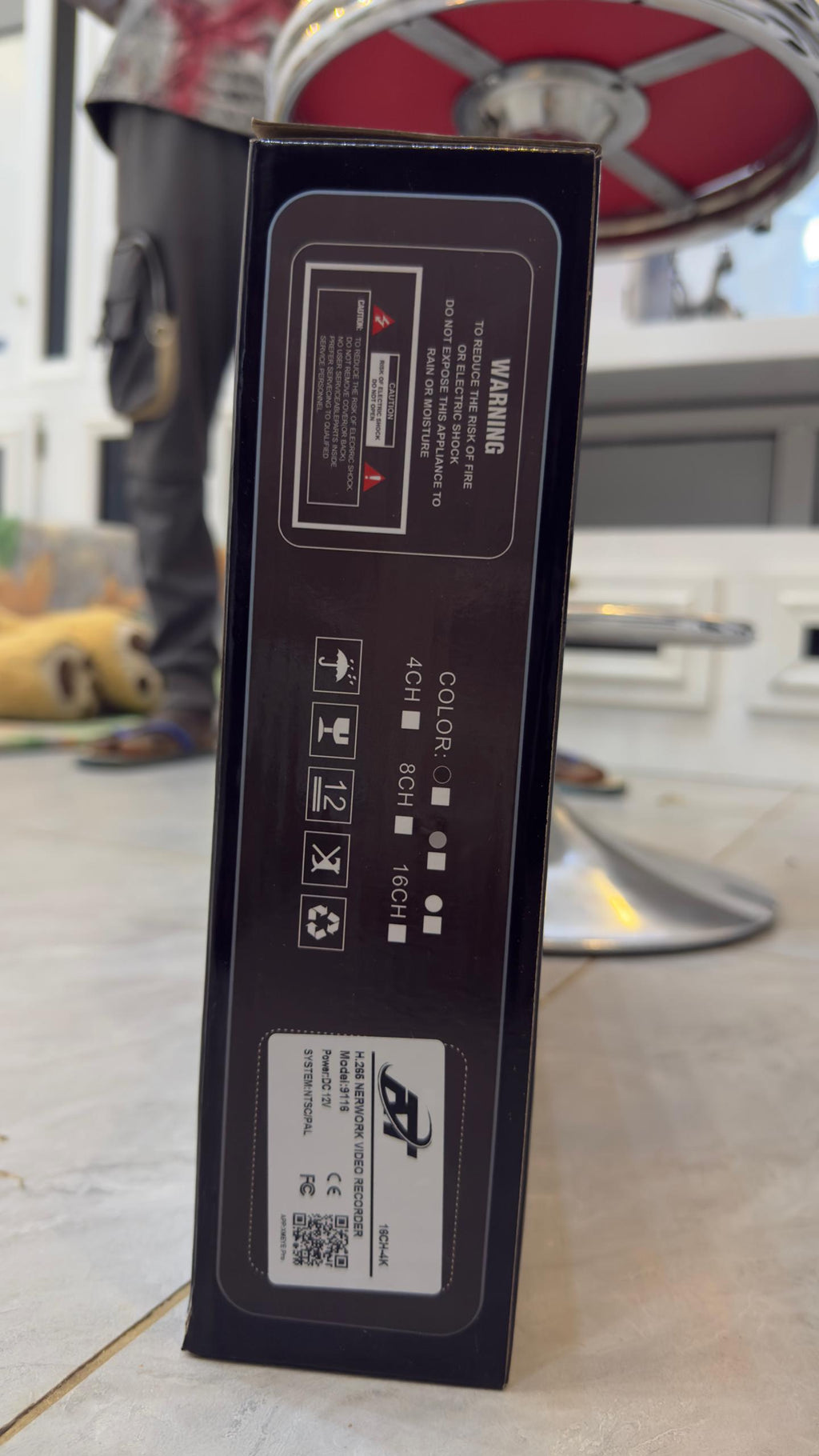 NVR I9116 16CH - Étiquette technique : modèle, alimentation, système