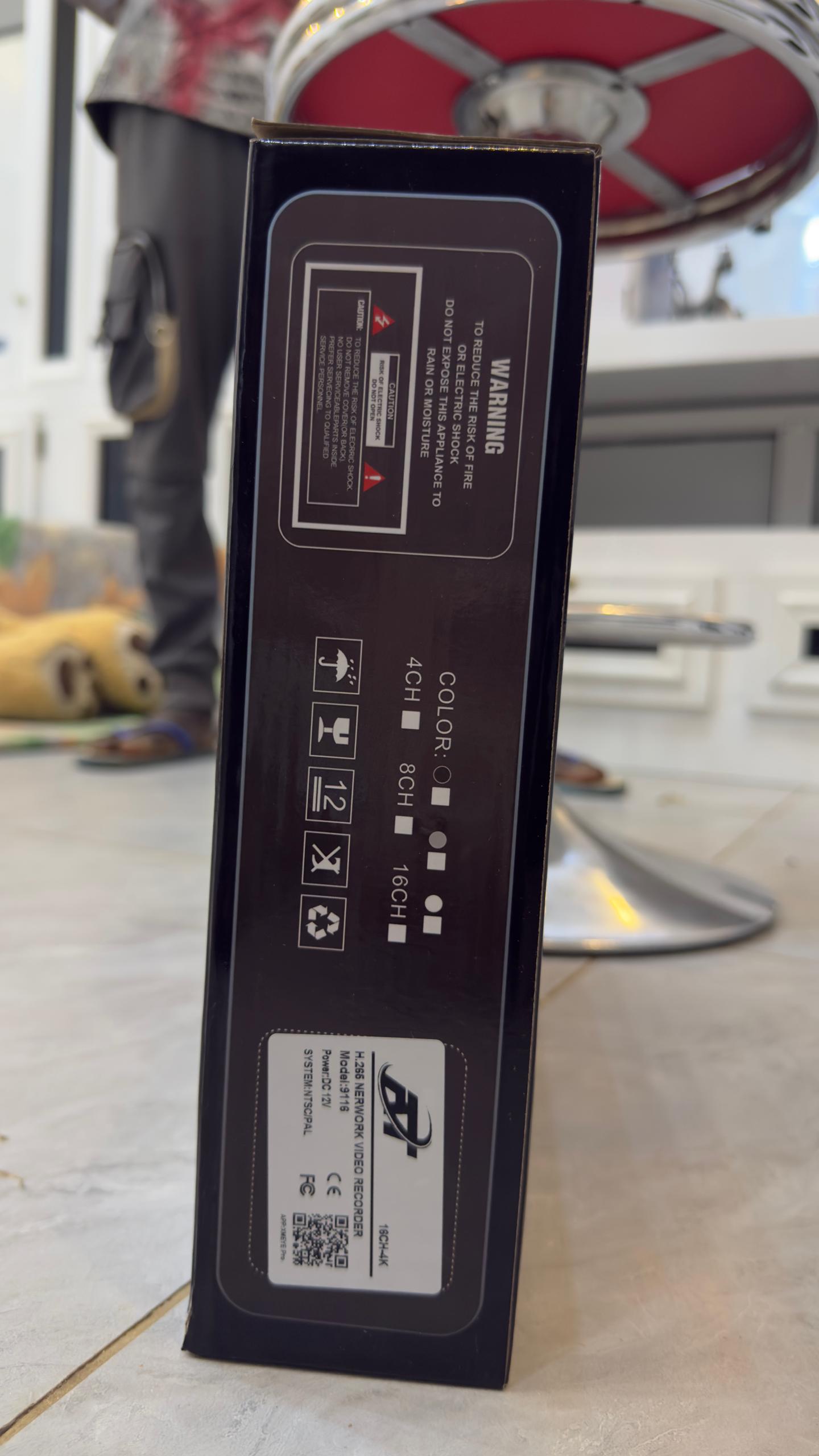 NVR I9116 16CH - Étiquette technique : modèle, alimentation, système